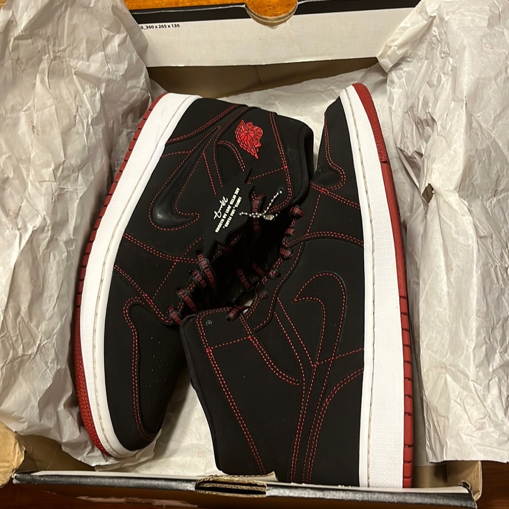 MAKE OFFERS!! Jordan 1 mid “fearless” 2019 tried on never worn outside size 12